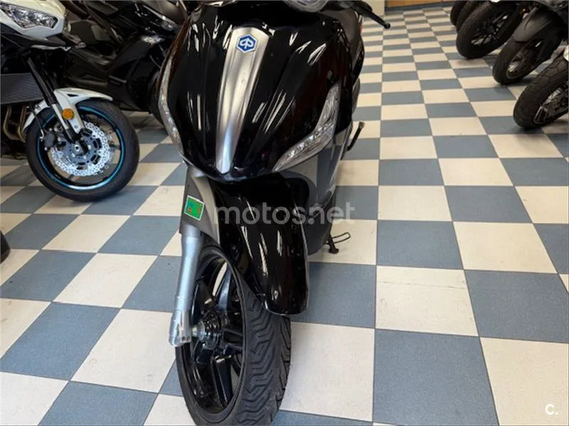 Piaggio Beverly Sport Touring 350 – Vista 9