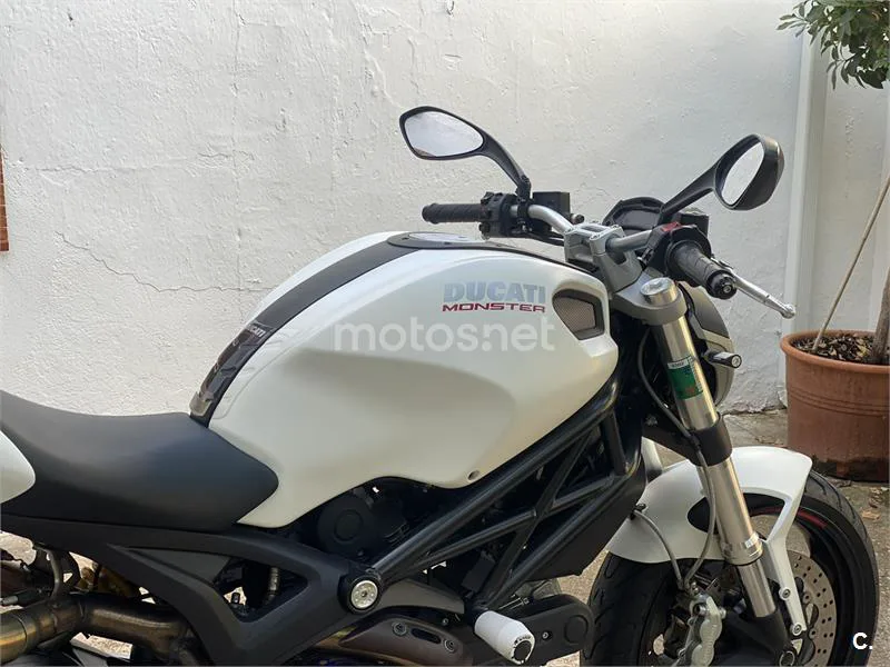 Ducati Monster 696 – Vista 2