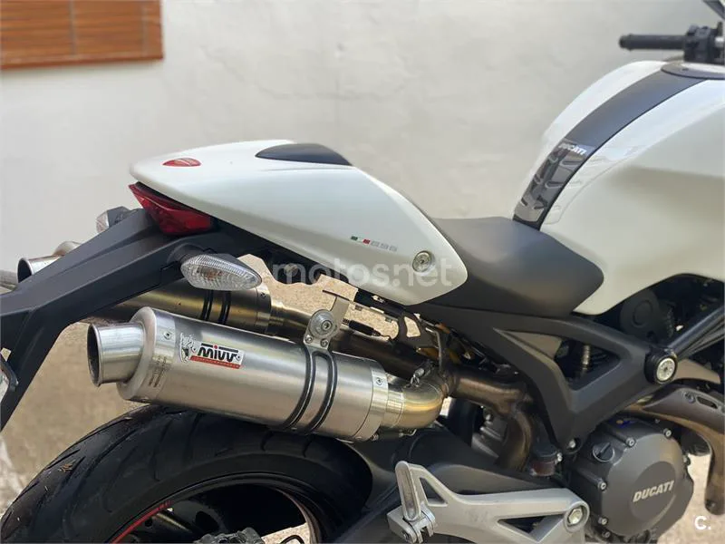 Ducati Monster 696 – Vista 3
