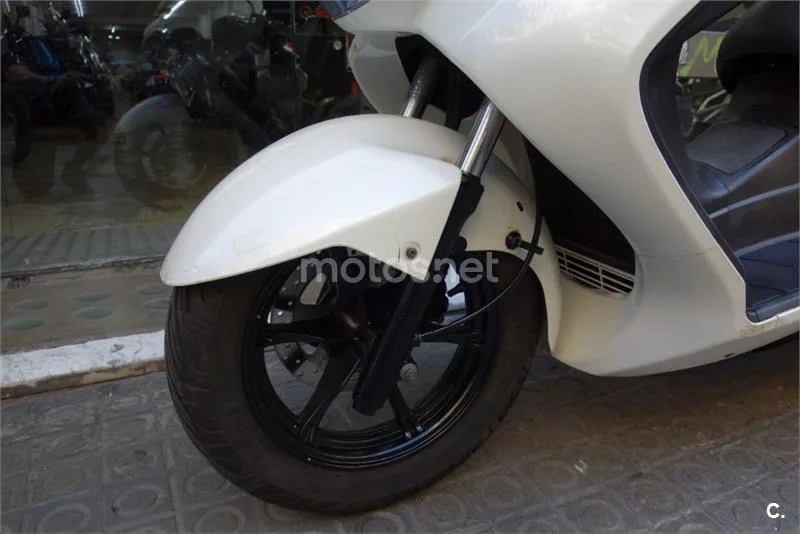 Suzuki Burgman 200 Executive – Vista 13