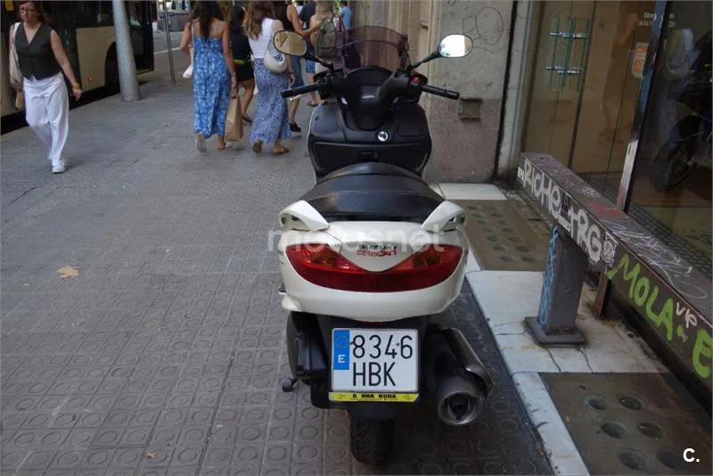 Suzuki Burgman 200 Executive – Vista 14