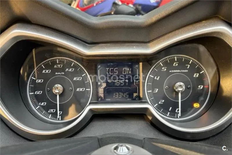 Yamaha XMAX 400 – Vista 3
