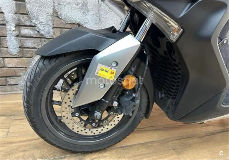 Yamaha XMAX 400 – Vista 6