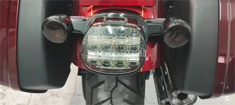 Harley-Davidson Low Rider ST – Vista 12