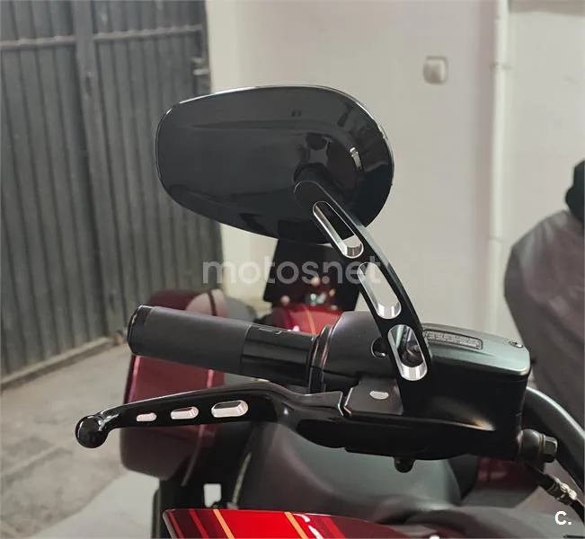 Harley-Davidson Low Rider ST – Vista 13