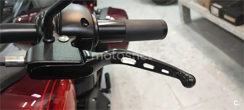 Harley-Davidson Low Rider ST – Vista 8