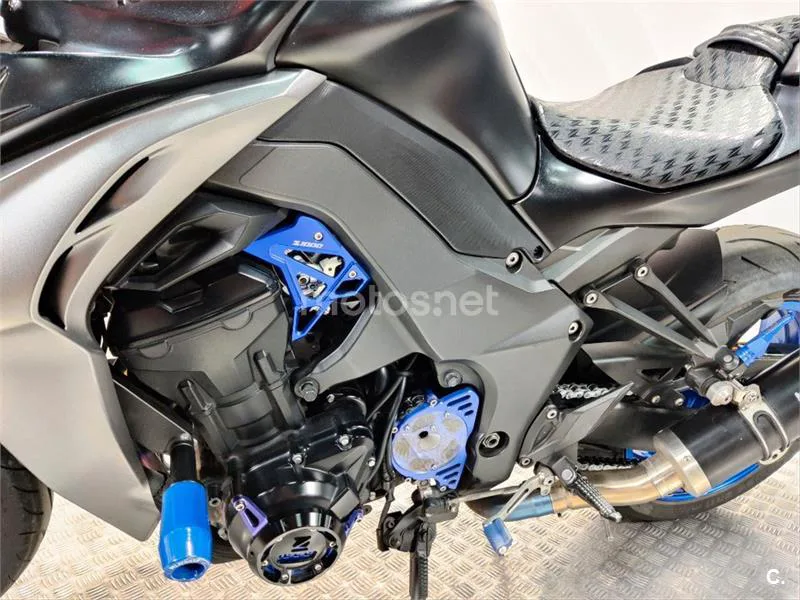 Kawasaki Z1000 – Vista 13