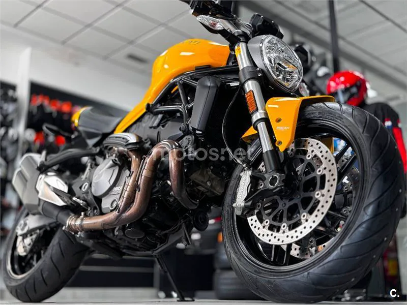 Ducati Monster 821 – Vista 3
