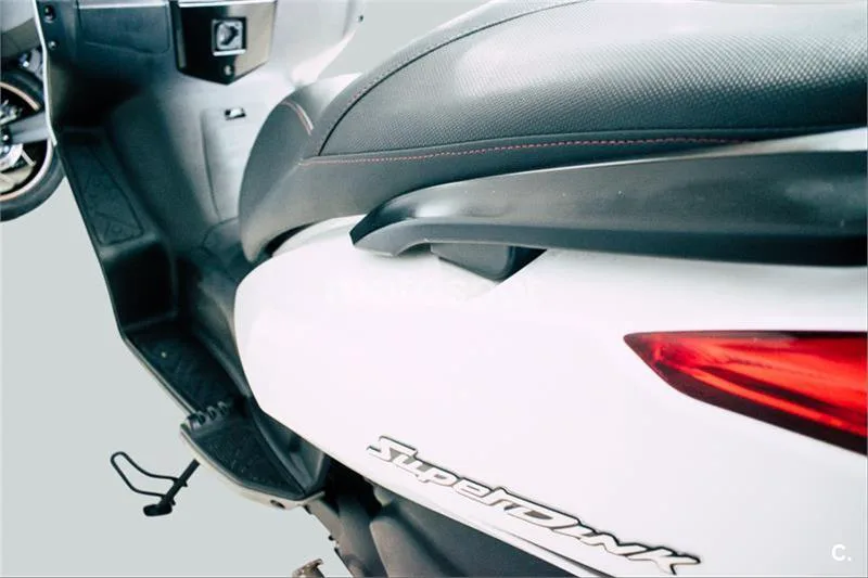 Kymco Super Dink 125 – Vista 5