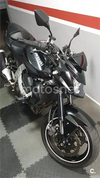 Kawasaki Z 750 – Vista 5