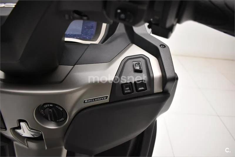 Piaggio MP3 530 Exclusive – Vista 12