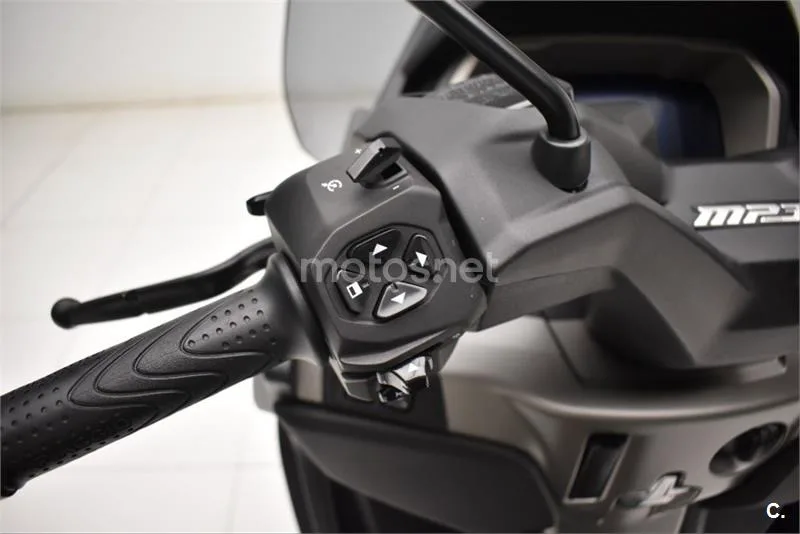 Piaggio MP3 530 Exclusive – Vista 13