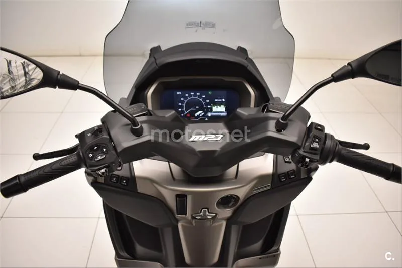 Piaggio MP3 530 Exclusive – Vista 15