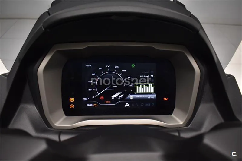 Piaggio MP3 530 Exclusive – Vista 16