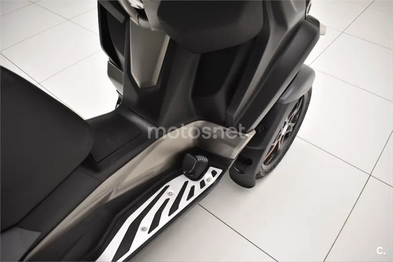 Piaggio MP3 530 Exclusive – Vista 10