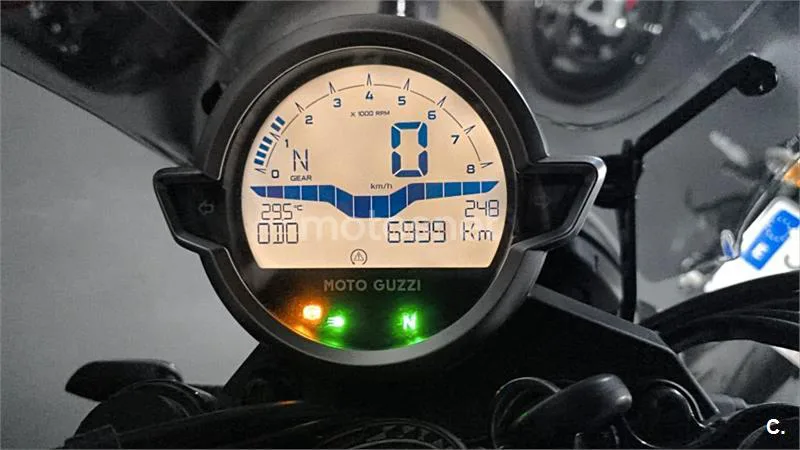 Moto Guzzi V7 – Vista 17