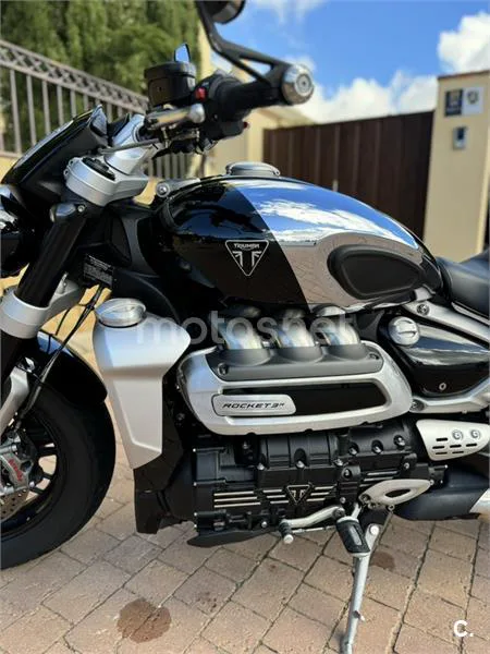 Triumph Rocket 3 – Vista 9