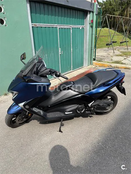 Yamaha TMAX – Vista 2