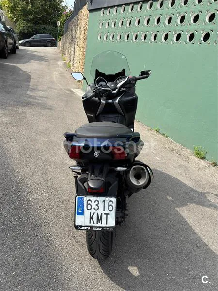 Yamaha TMAX – Vista 4