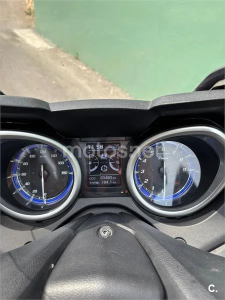 Yamaha TMAX – Vista 5