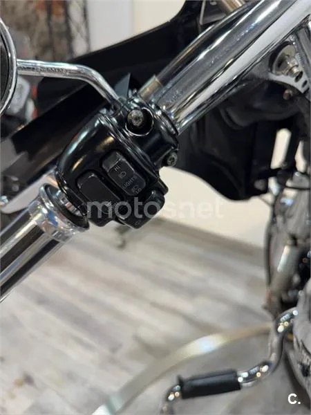 Harley-Davidson Dyna Super Glide – Vista 10