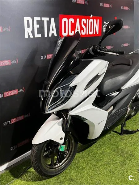 Kymco K-XCT 125i – Vista 3