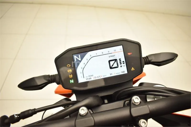 KTM 790 – Vista 16
