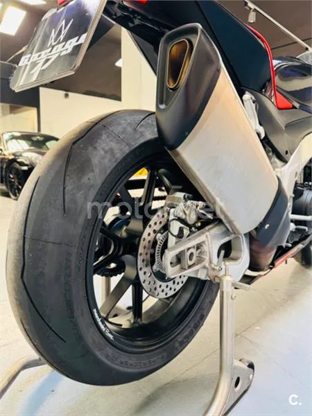 Aprilia RSV4 Factory – Vista 13