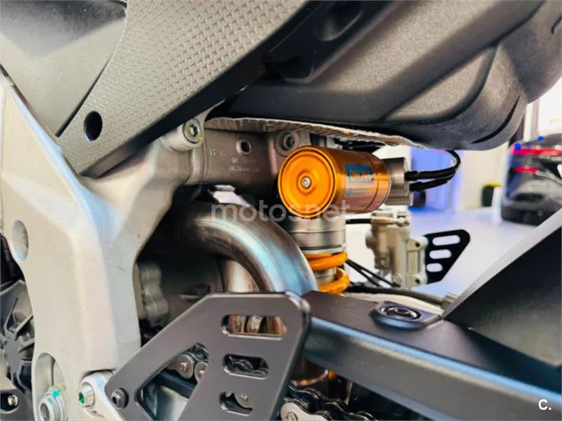Aprilia RSV4 Factory – Vista 14