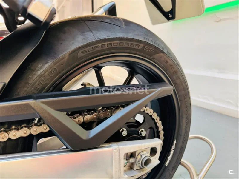 Aprilia RSV4 Factory – Vista 16