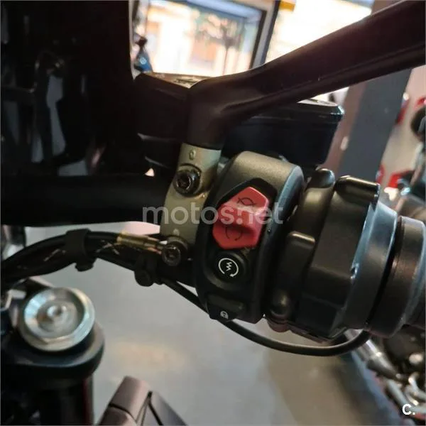 Ducati Diavel – Vista 15