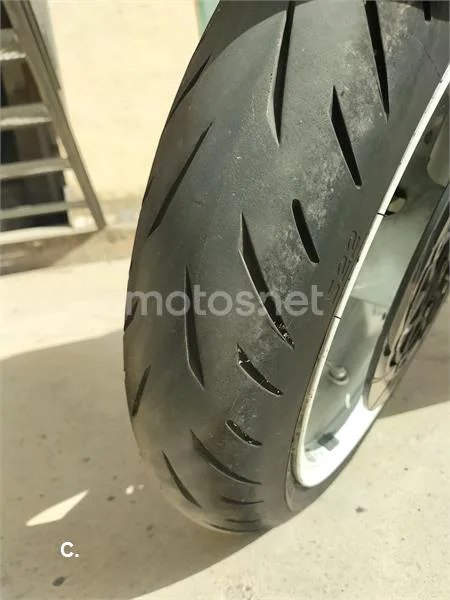 Suzuki GSX R750 – Vista 5