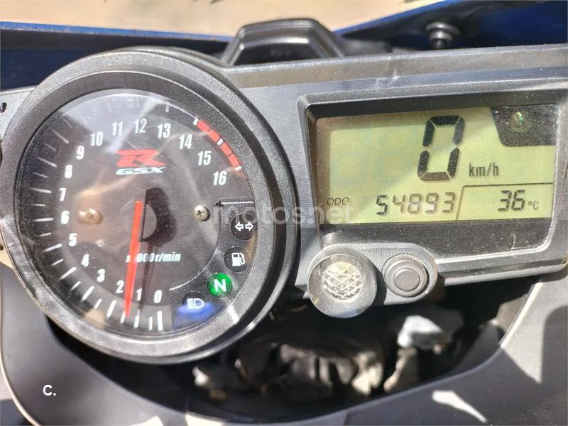 Suzuki GSX R750 – Vista 8