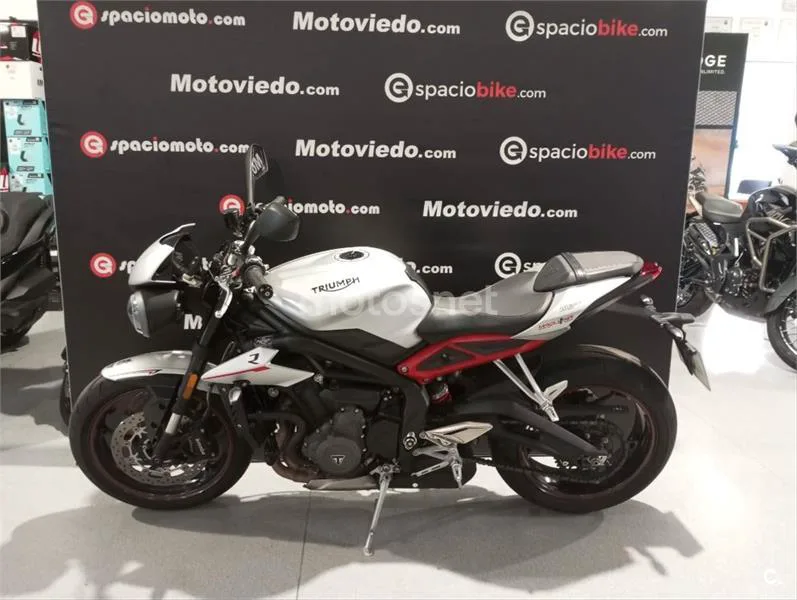 Triumph Street Triple – Vista 3