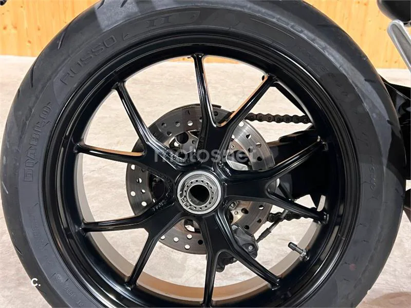 Ducati Hypermotard 796 – Vista 13