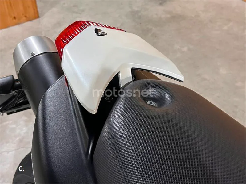 Ducati Hypermotard 796 – Vista 17