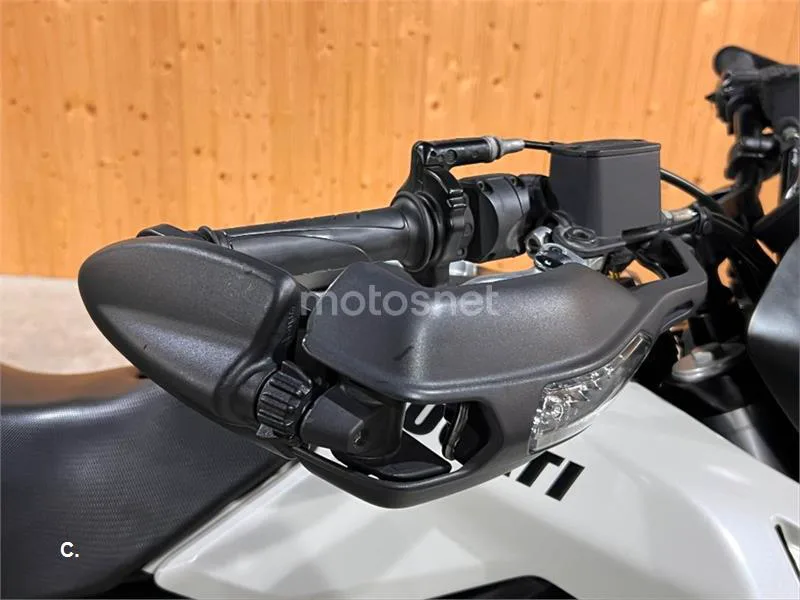 Ducati Hypermotard 796 – Vista 20