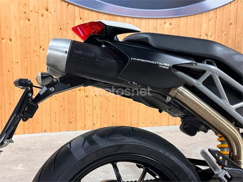 Ducati Hypermotard 796 – Vista 3