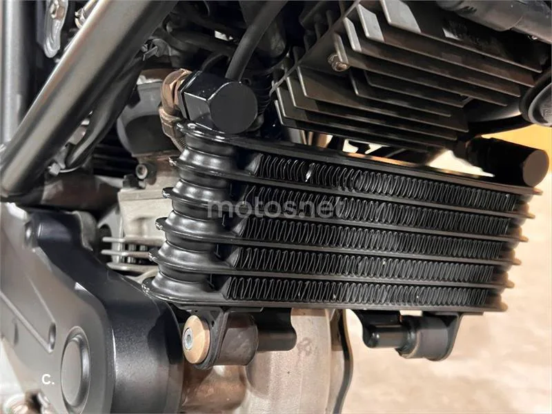 Ducati Hypermotard 796 – Vista 24