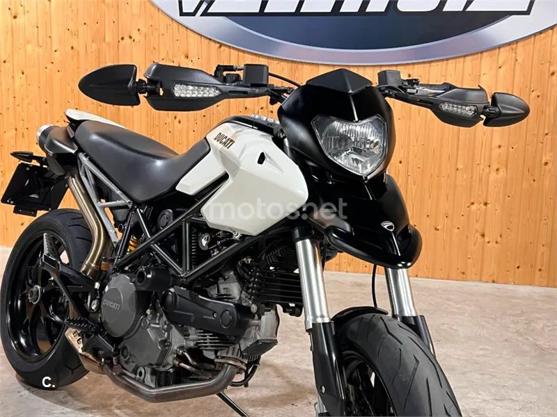 Ducati Hypermotard 796 – Vista 26