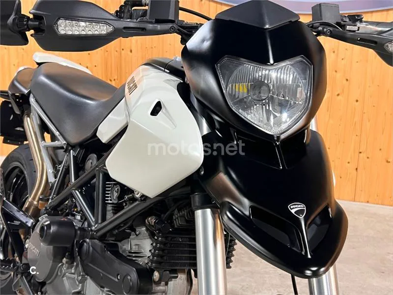 Ducati Hypermotard 796 – Vista 27