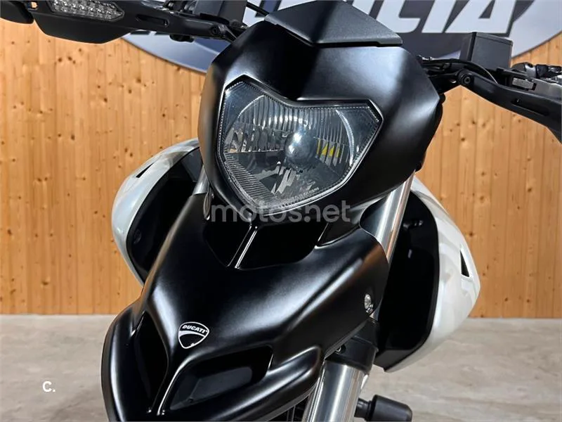Ducati Hypermotard 796 – Vista 29