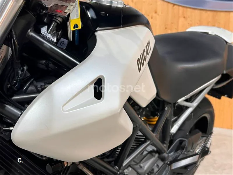 Ducati Hypermotard 796 – Vista 35