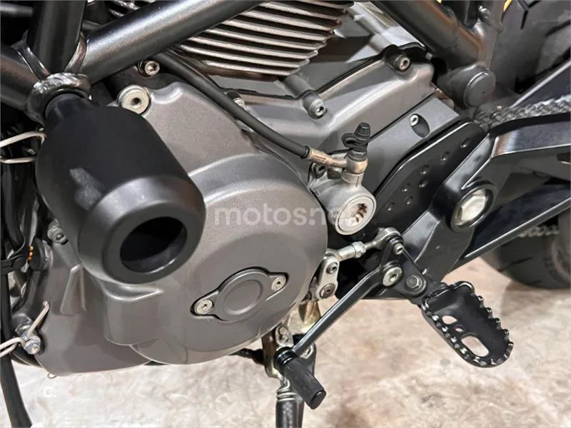 Ducati Hypermotard 796 – Vista 36