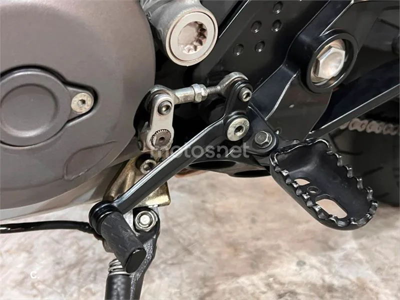 Ducati Hypermotard 796 – Vista 37