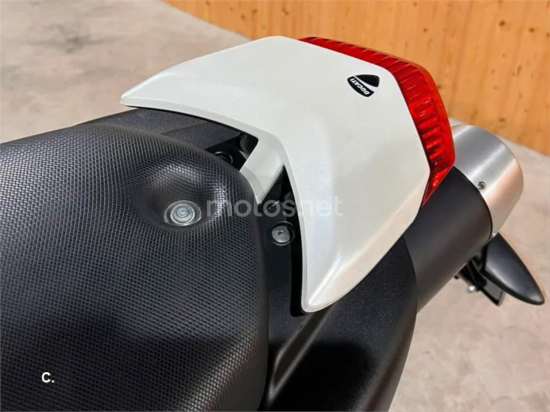 Ducati Hypermotard 796 – Vista 40
