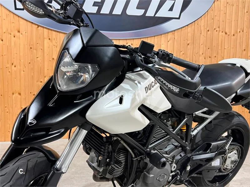 Ducati Hypermotard 796 – Vista 43