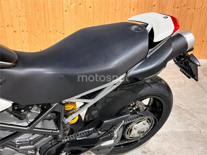 Ducati Hypermotard 796 – Vista 44