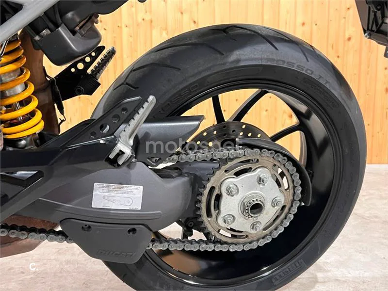Ducati Hypermotard 796 – Vista 45
