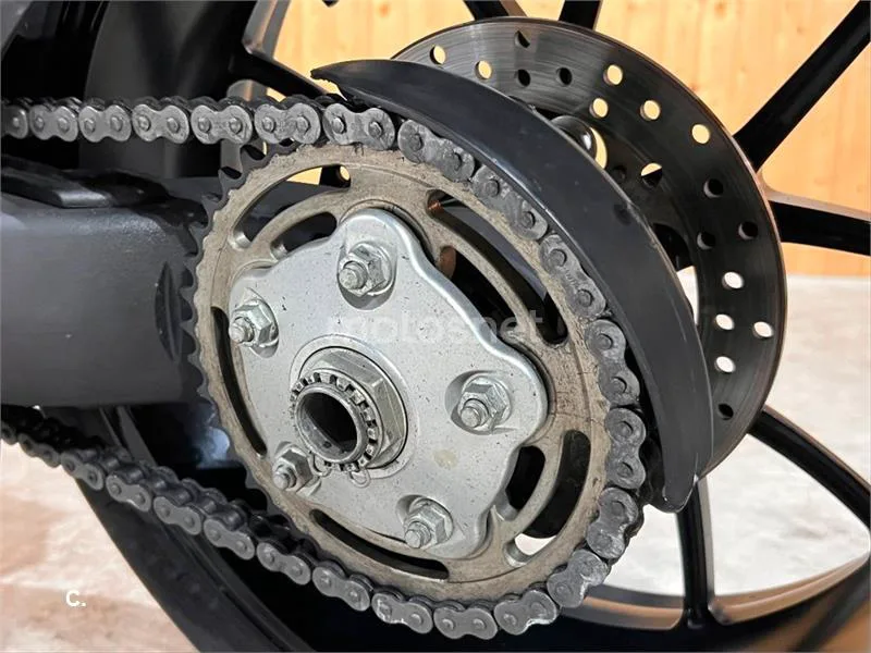 Ducati Hypermotard 796 – Vista 52